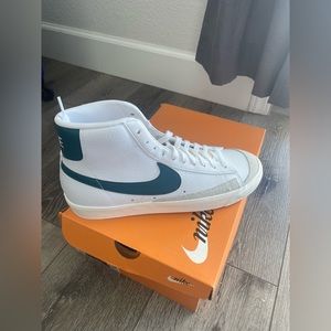 NIB Nike Mid 77 Blazers